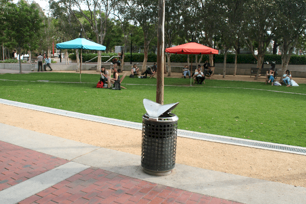 Trashcan With Sails like the Sydney Opera House (Sydney)
